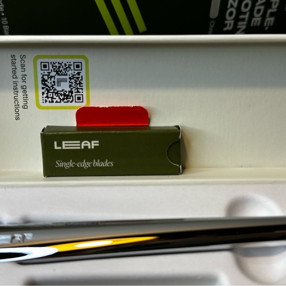 Leaf Triple-Blade Pivoting Razor - Picture 4 of 6